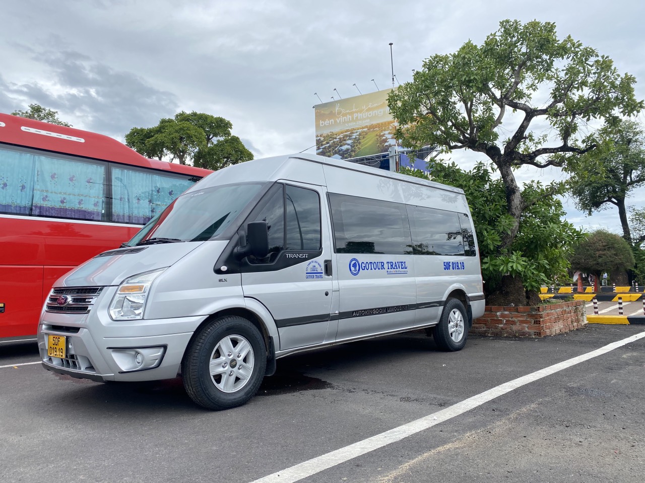 Xe Transit Limousine cao cấp