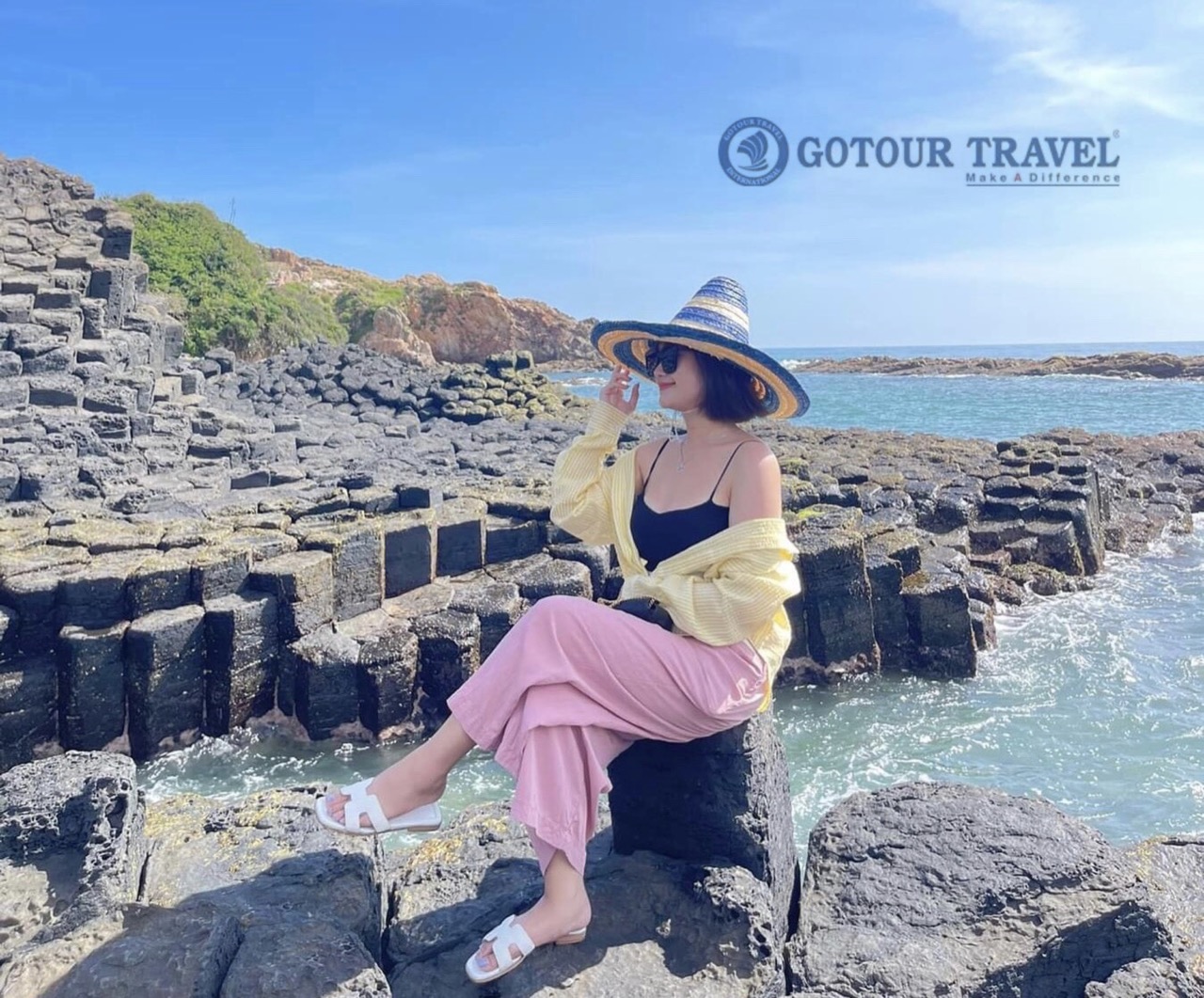 Du khách Gotour check in Gành Đá Đĩa - Tour Quy Nhơn 4 ngày